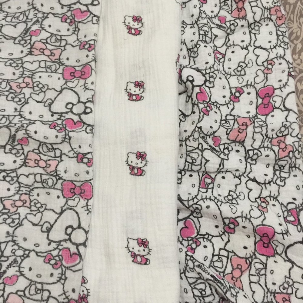 ADEN & ANAIS HELLO KITTY MUSLIN SWADDLE BLANKETS 3